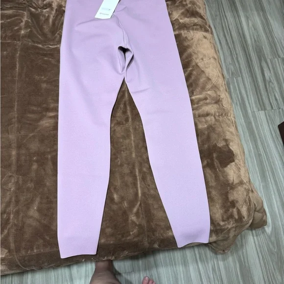 NWT woman’s size 12 Lululemon Lavender Lux purple Glow Up HR tight 28” - Picture 16 of 16